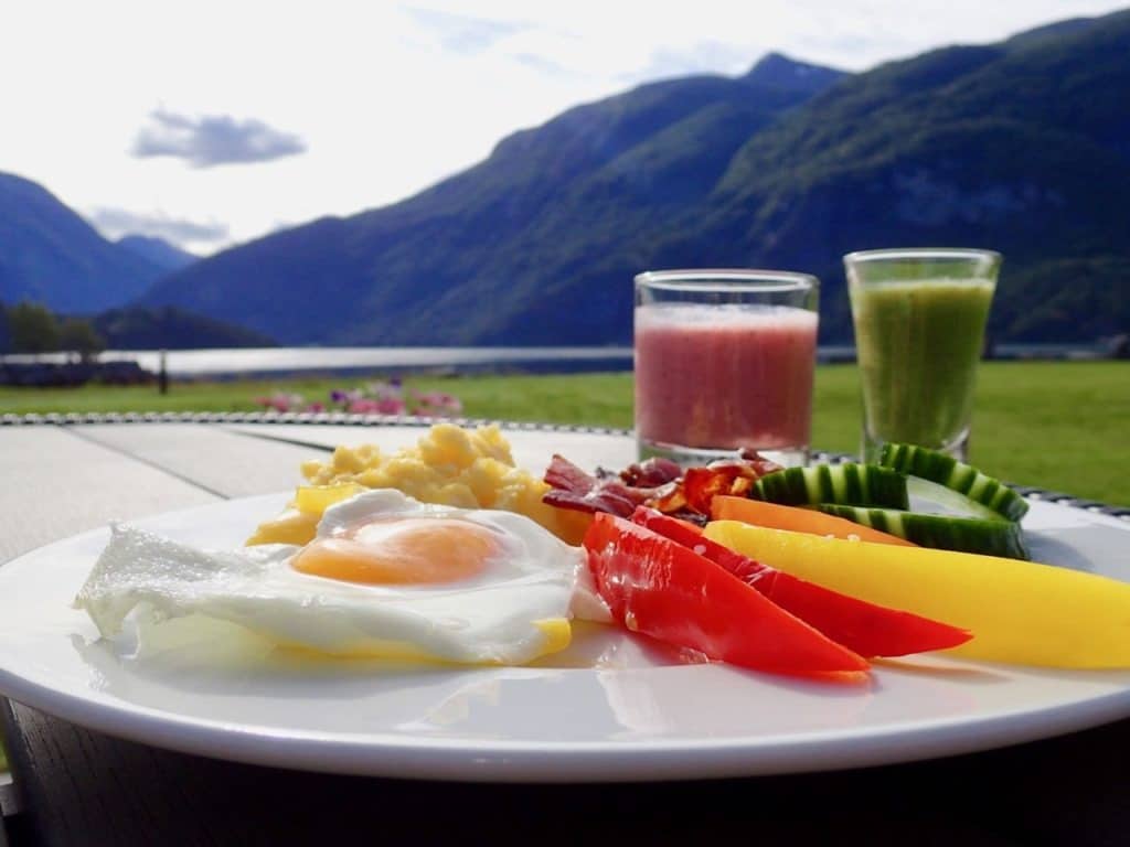 Valldal Fjordhotell breakfast outdoors review