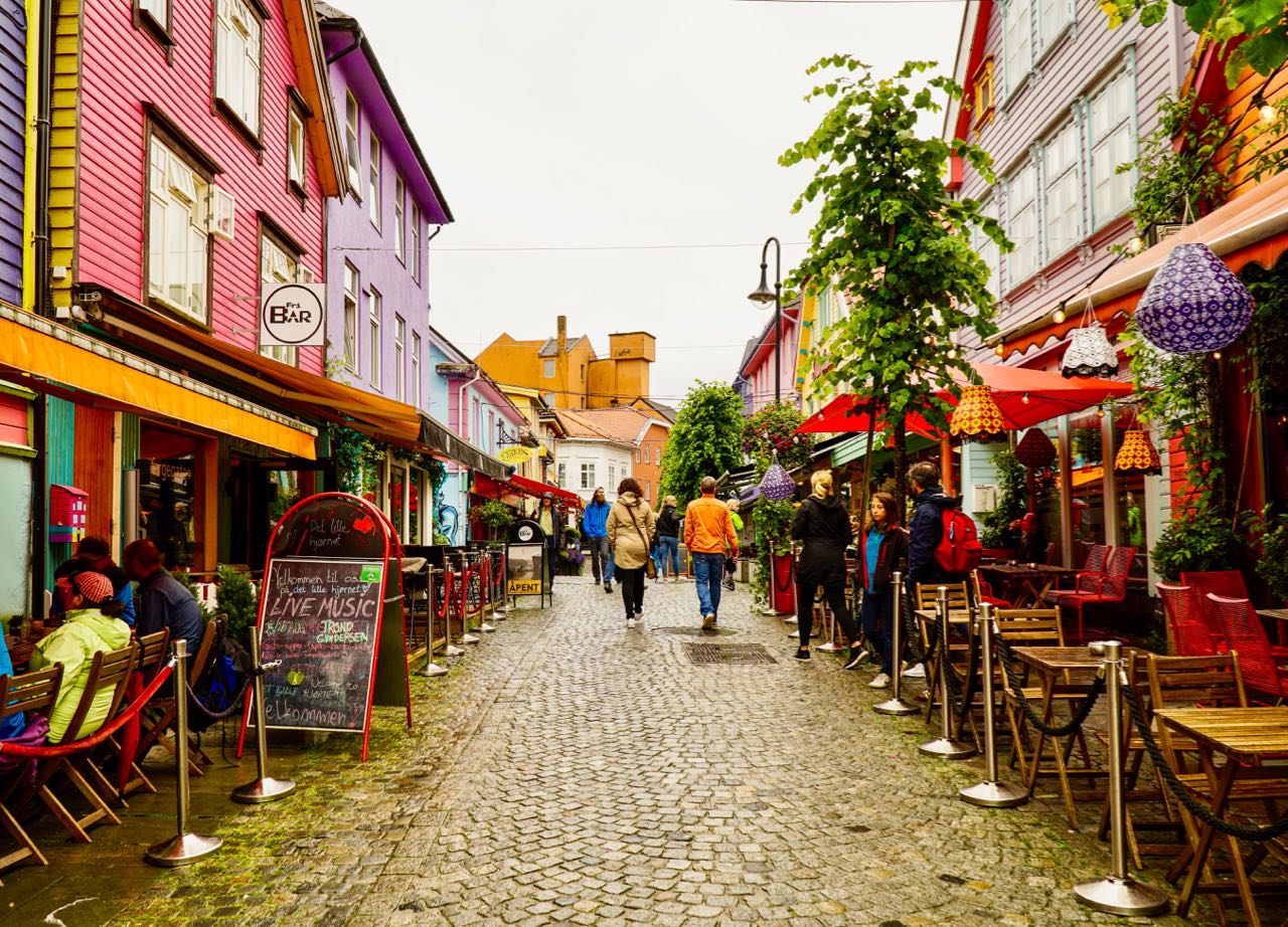 Road trip Norway Stavanger colourful street