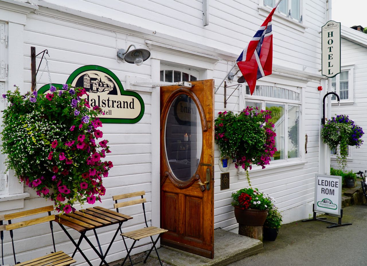 Road trip Norway Folvik Kafe Sogndalstrand Kulturhotell