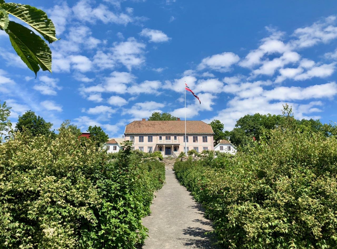 Helgøya Hovelsrud gård