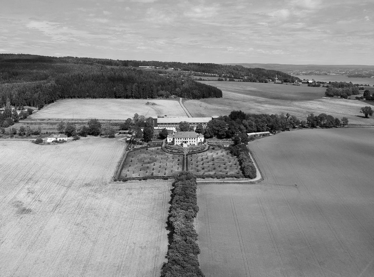 Helgøya Hovelsrud farm historic from above review