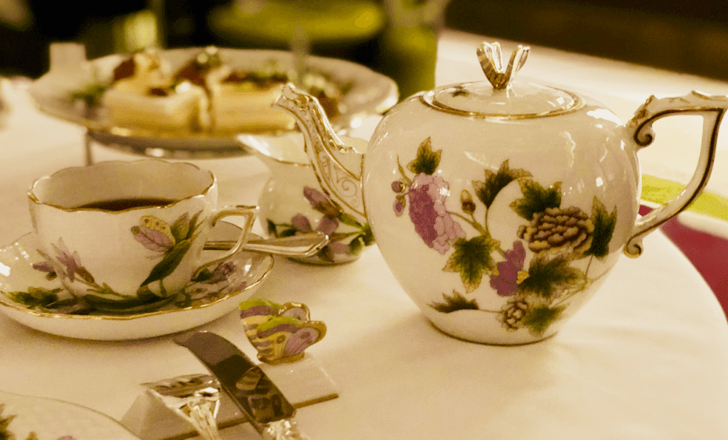 Herend Afternoon Tea Four Seasons Budapest anmeldelse borddekking