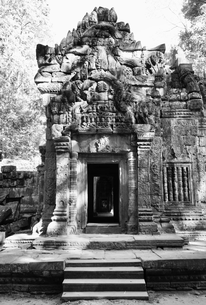Ta Promh Tempel svart hvitt dør Angkor Kambodsja Siem Reap omtale