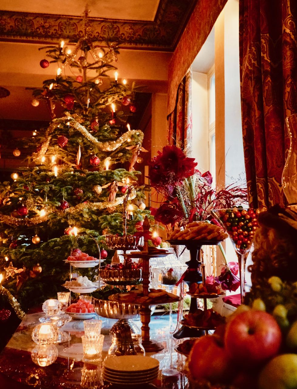 Thorskogs Slott Jul juletre kakebord omtale