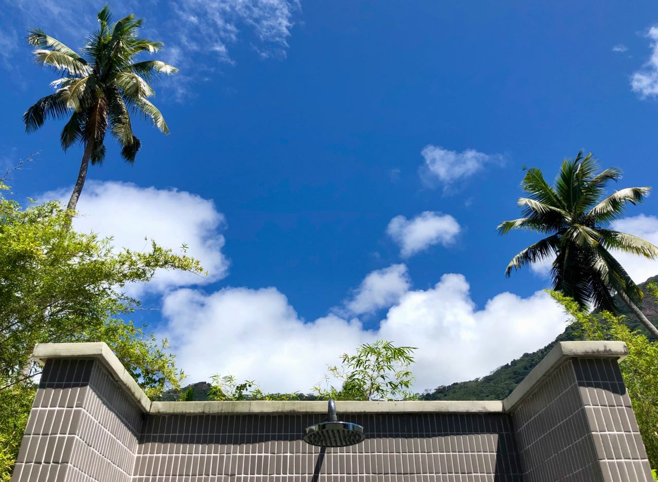 Mountain view shower Hilton Seychelles Labriz Silhouette Island