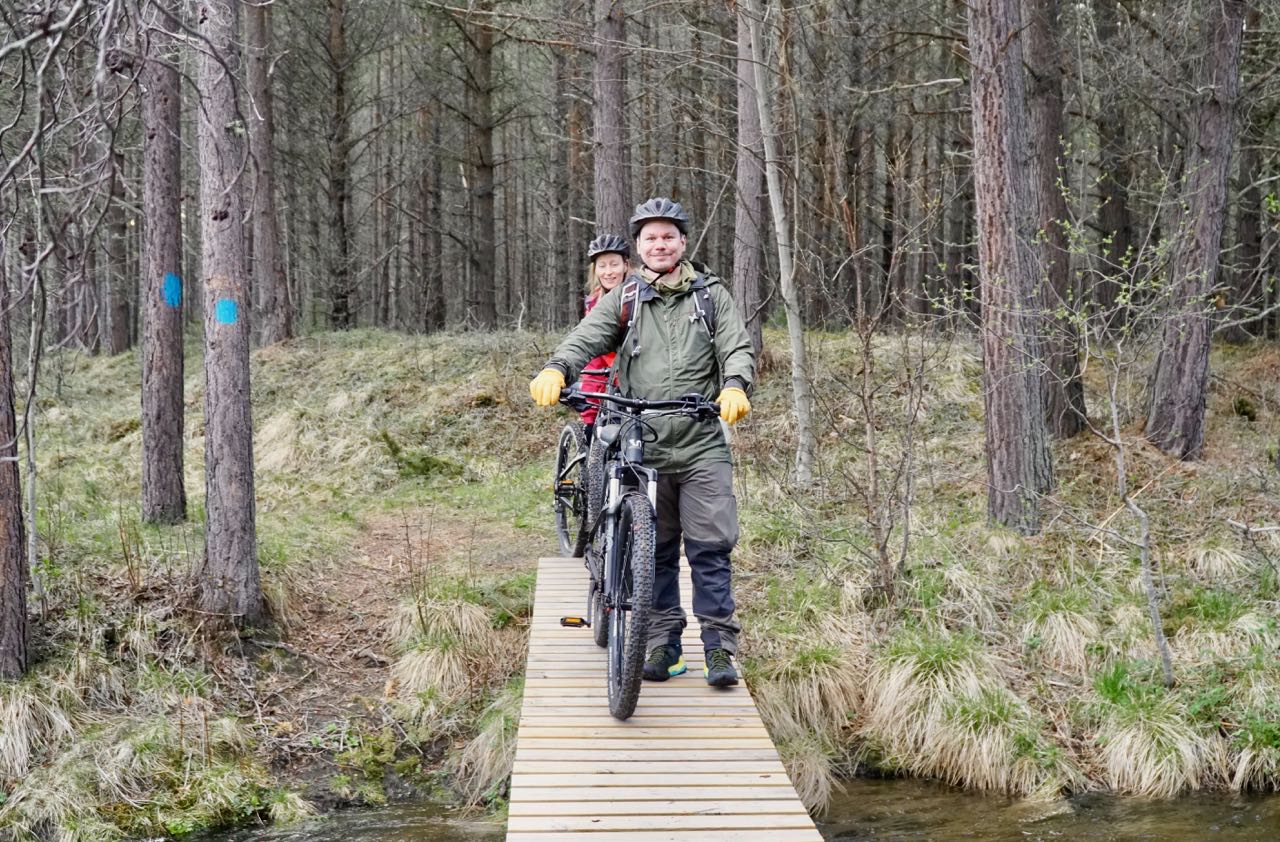 Ole Johan from Dovrefjell Adventures and Oda from Toftemo Turiststasjon. Elk safari on ebikes in Dovre 