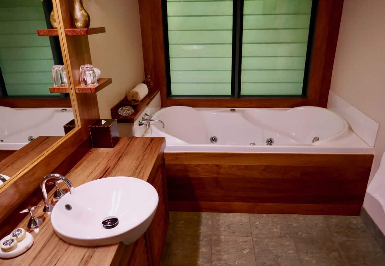 Bathroom Garden Treehouse Silky Oaks Lodge review
