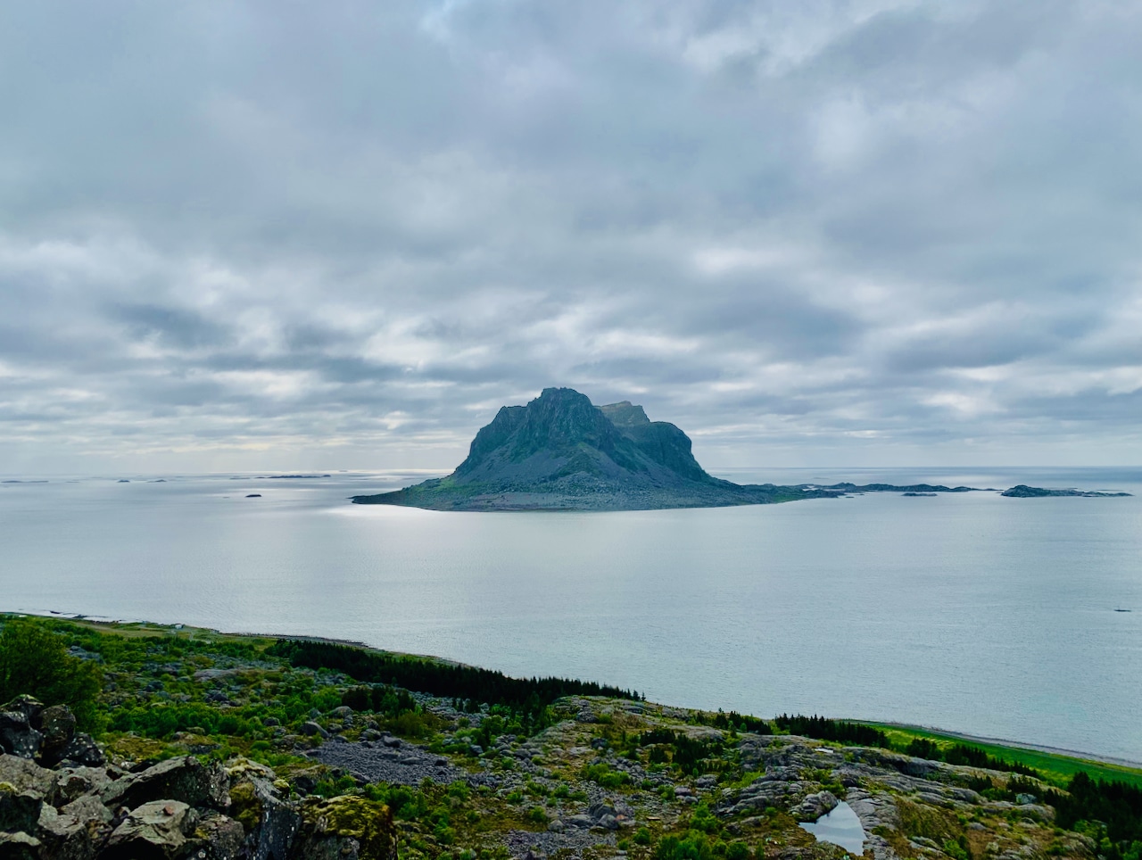 VEGA (Nasjonal turistveg Helgelandskysten): Utsikten fra Vegatrappa.