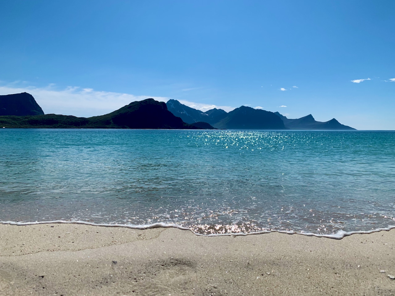 HAUKLANDSTRANDA (Norwegian Scenic Route Lofoten): The water is crystal clear but swimming may not be ideal for everyone due to the chilly water temperature.