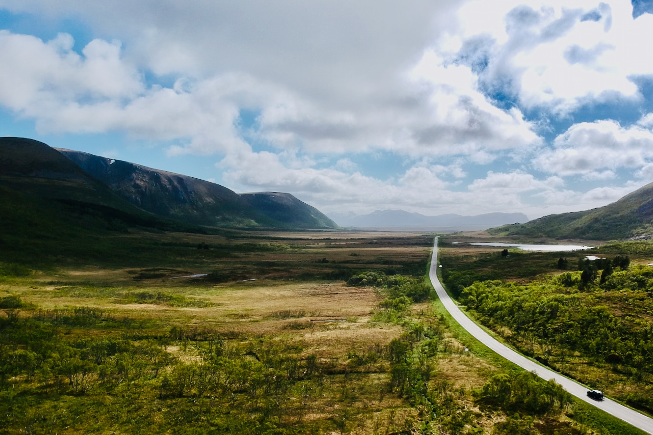 ANDØYA (Nasjonal turistveg Andøya): På Andøya er det god plass på veien.