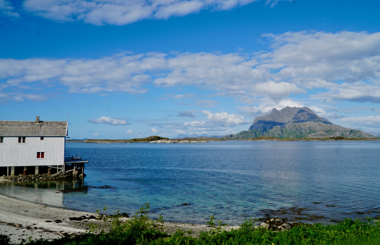 HERØY OG DØNNA (Nasjonal turistveg Helgelandskysten): Å gå til toppen av Dønnamannen er en utfordrende tur som passer best for de som er litt turvante.